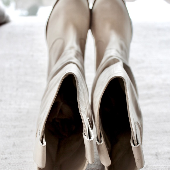 Aldo Vintage Western Style Slouchy Boots in Cream Colour. - Picture 5 of 7